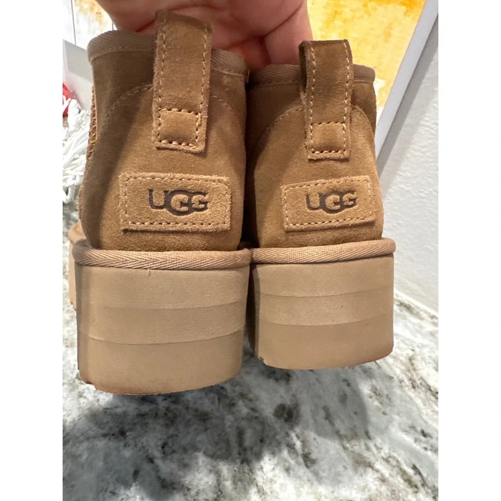 UGG Women's Classic Ultra Mini Platform Boot in Chestnut size 7